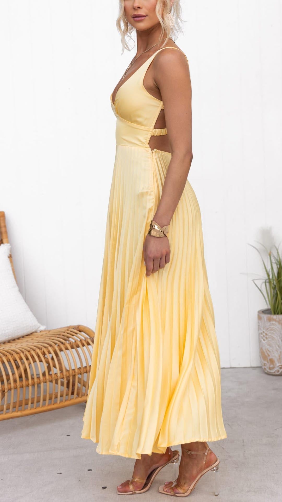 Eileen | Pleated V-Neck Maxi Dress